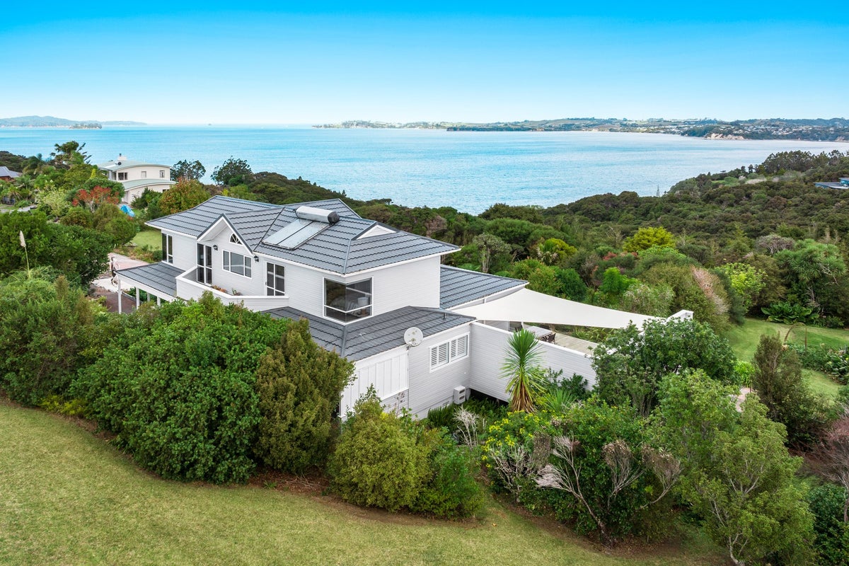6 Puriri Place, Sandspit, Warkworth - Carousel 1