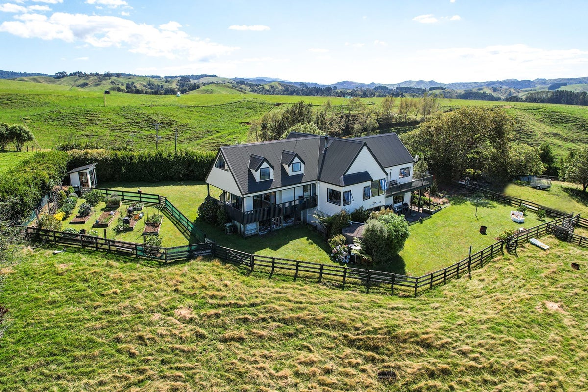 171 Arthur Road, Te Pahu, Hamilton - Carousel 1