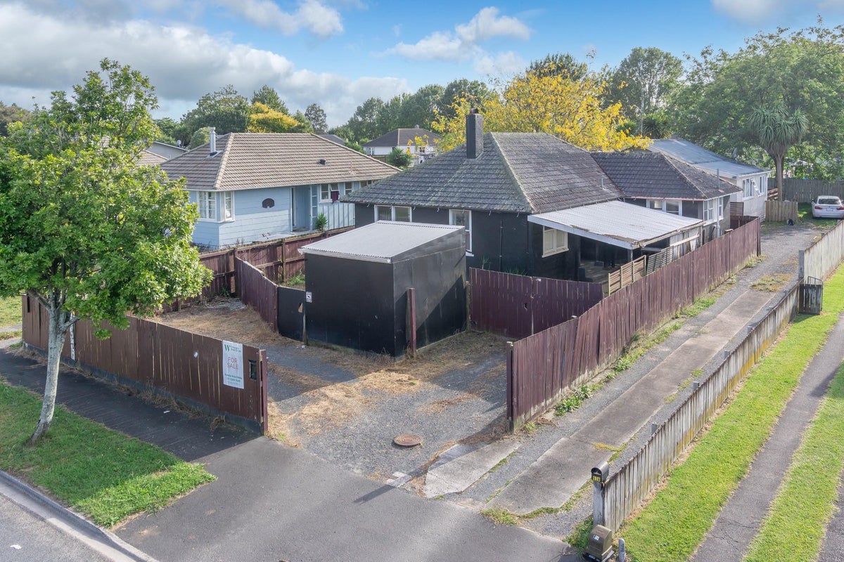 53 Paul Crescent, Fairfield, Hamilton - Carousel 1