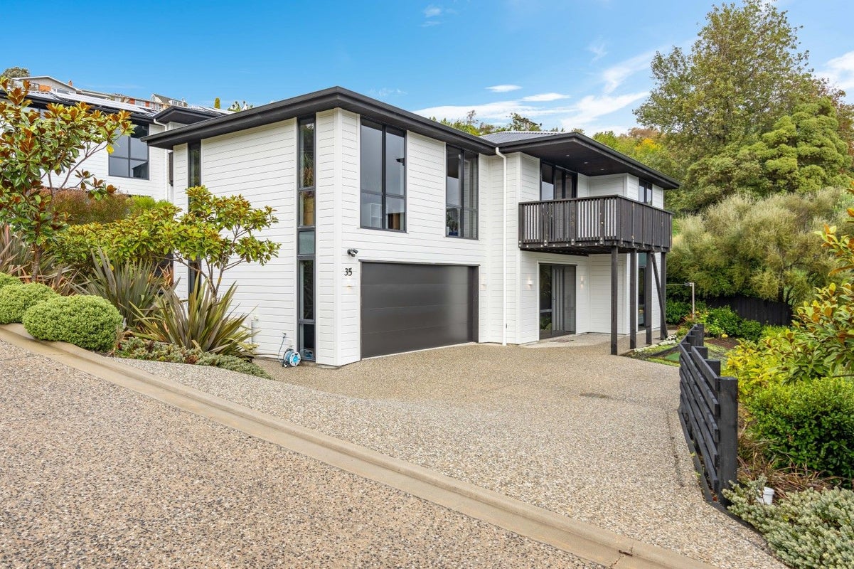 35 Brugh Place, Andersons Bay, Dunedin - Carousel 1