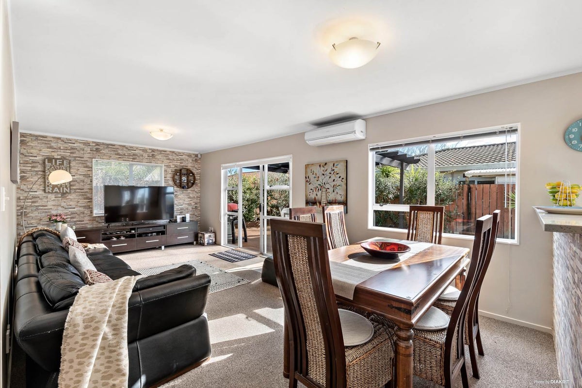2/1 Caribbean Drive, Unsworth Heights, Auckland - Carousel 2