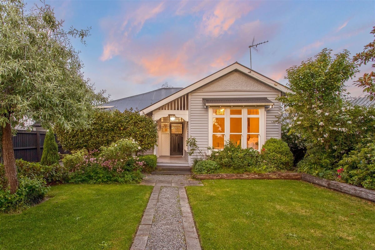 216 Springfield Road, St Albans, Christchurch - Carousel 1