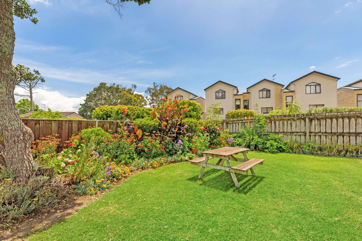 22 Glynnbrooke Street, Te Atatu South, Auckland - Carousel 2