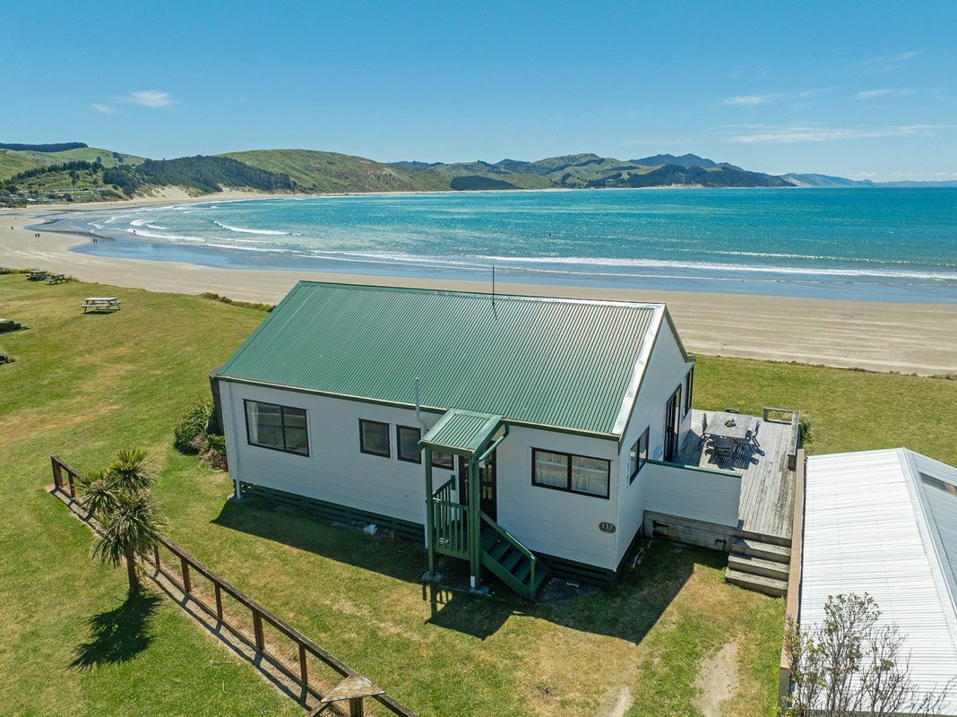 117 Jetty Road, Castlepoint - Carousel 1