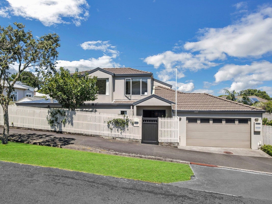 23 Ascot Avenue, Narrow Neck, Auckland - Carousel 1