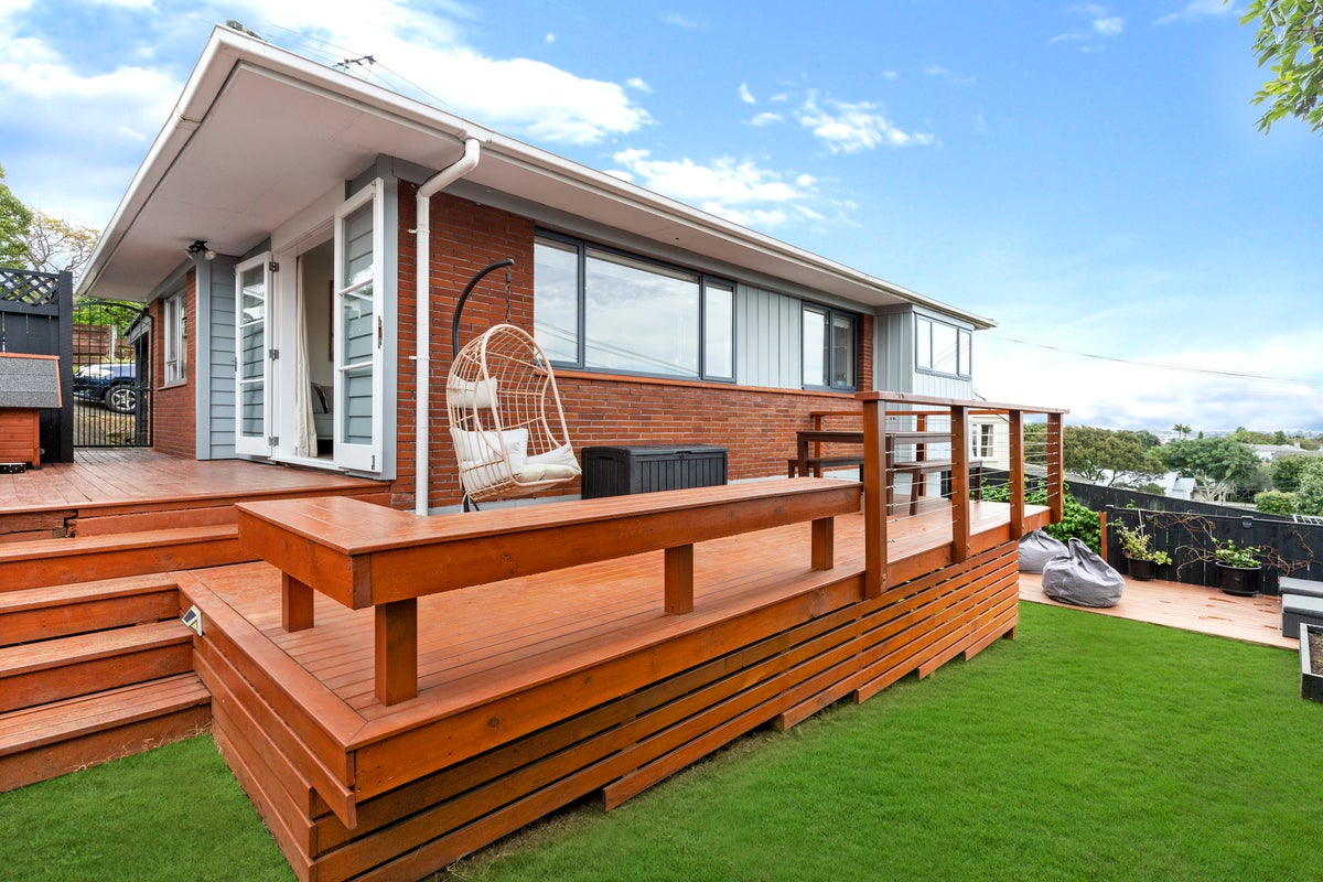 1/11 Huapai Street, Onehunga, Auckland - Carousel 1