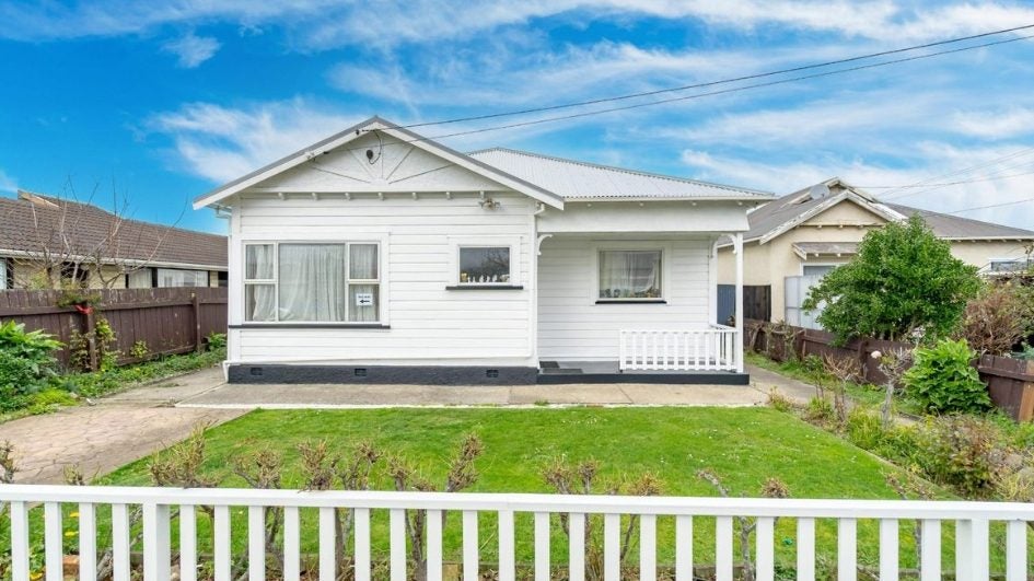 35 Hargest Crescent, Saint Kilda, Dunedin - Carousel 1