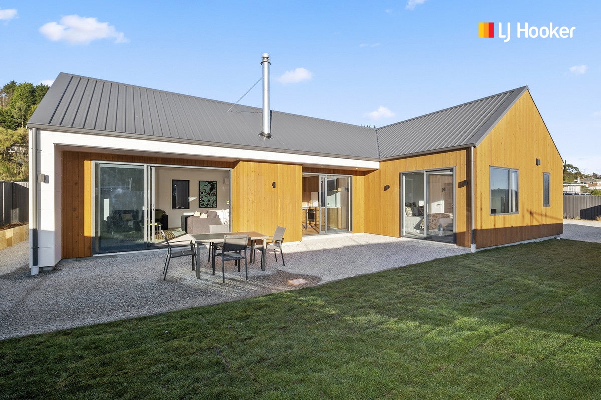 8 Craigellachie Lane, Kenmure, Dunedin - Carousel 1