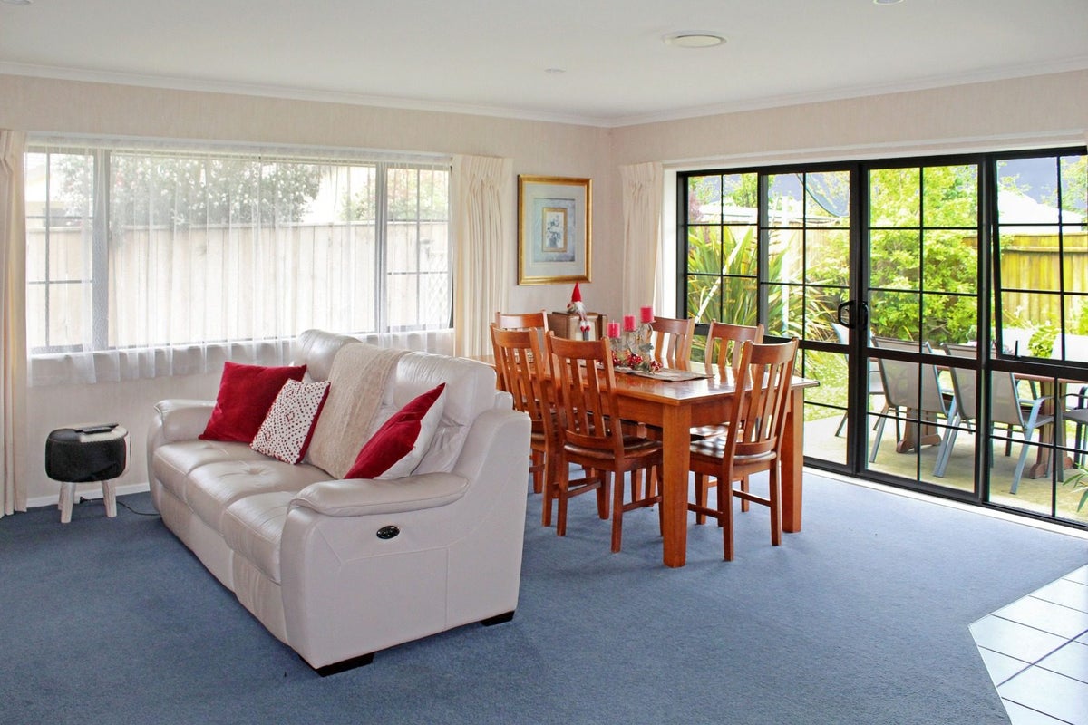 16 Woodgate Court, Fitzherbert, Palmerston North - Carousel 2