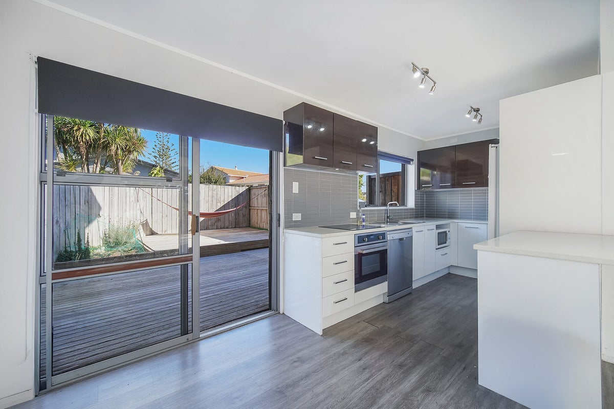 157 Halsey Drive, Lynfield, Auckland - Carousel 2