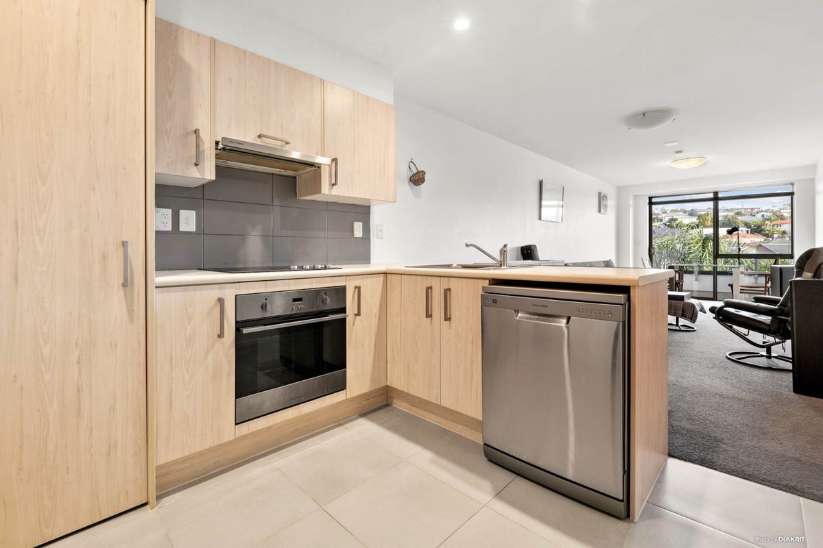 106/17 Link Crescent, Stanmore Bay, Whangaparaoa - Carousel 1