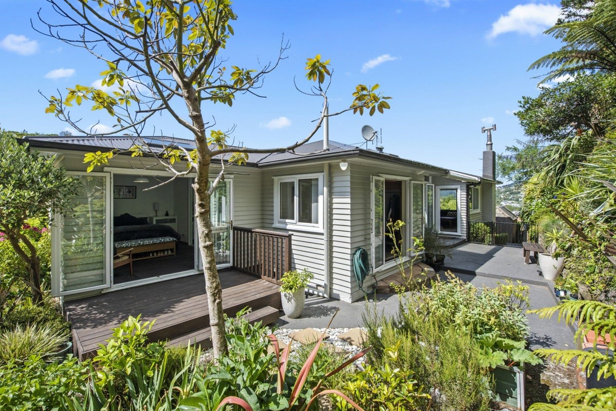 34 Pembroke Road, Northland, Wellington - Carousel 1