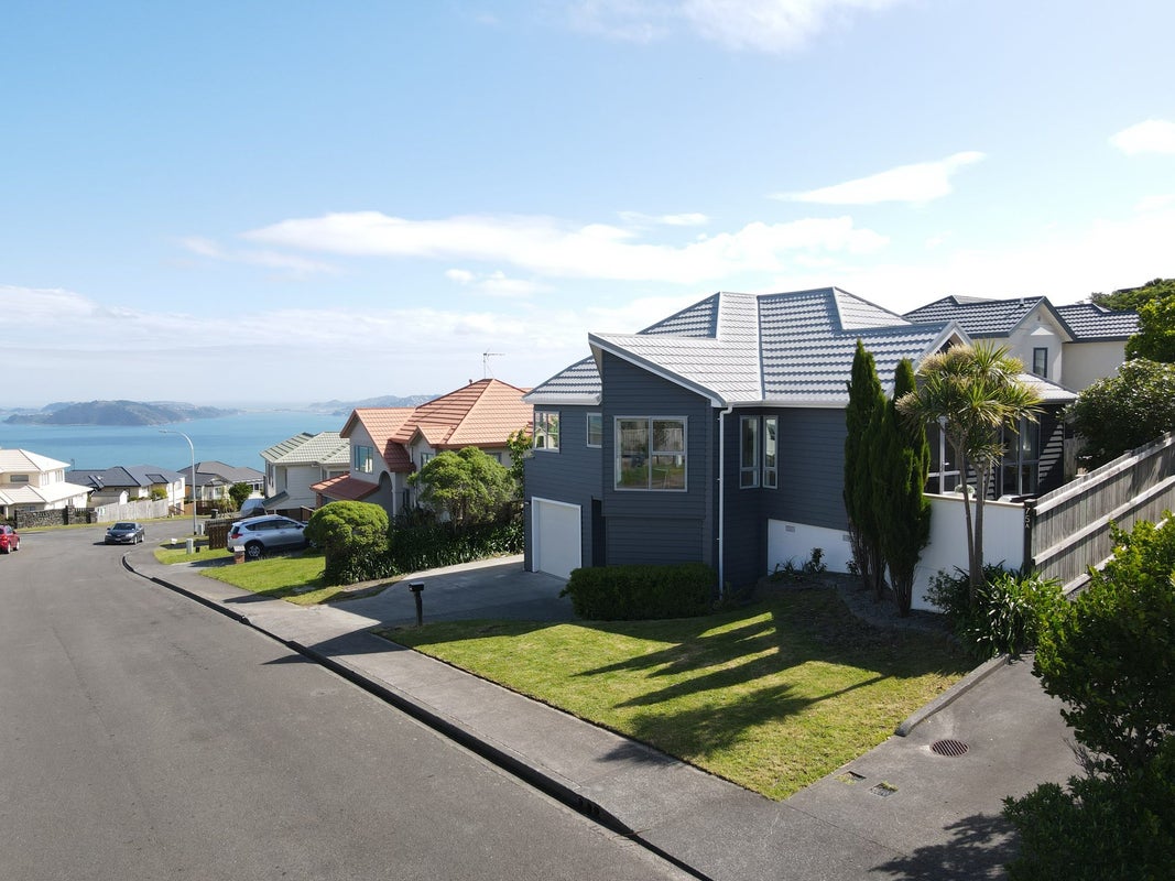 75 Dress Circle, Newlands, Wellington - Carousel 2