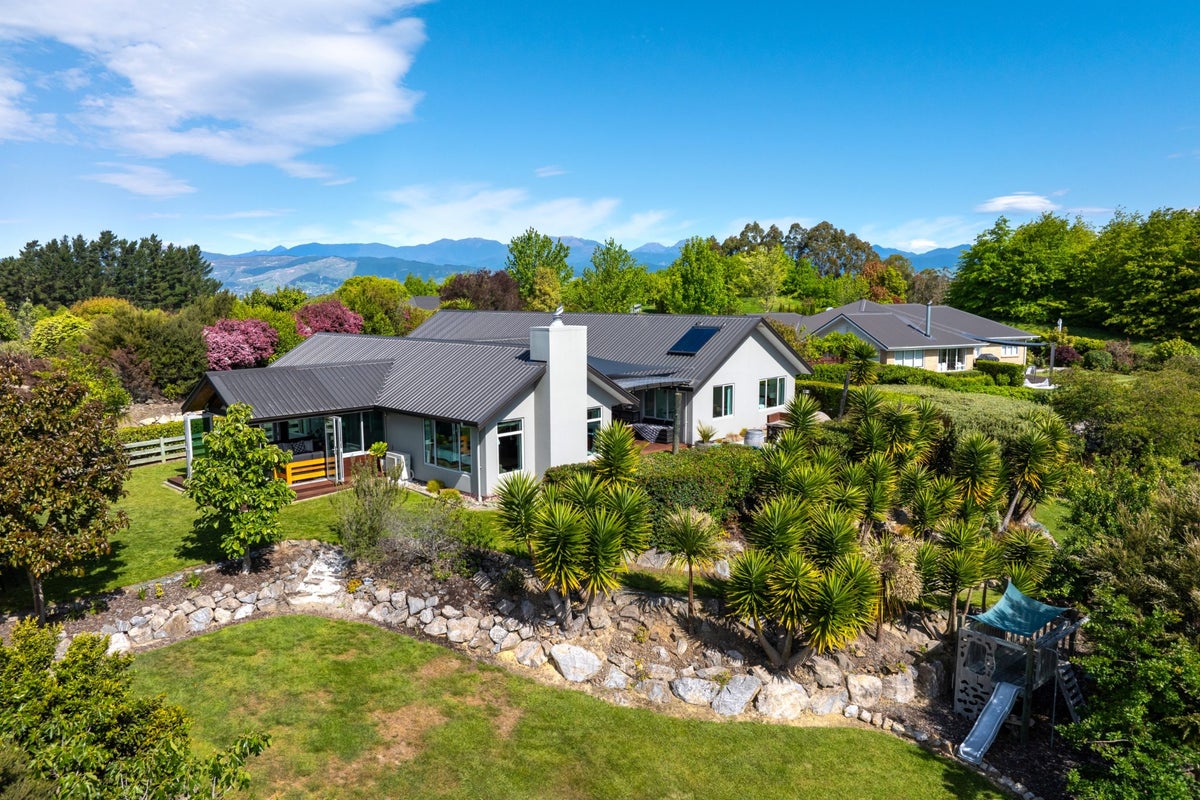 9 Bright Lane, Redwood Valley, Richmond - Carousel 1
