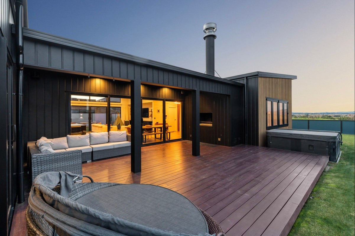 7 Edenmore Terrace, Fitzherbert, Palmerston North - Carousel 50