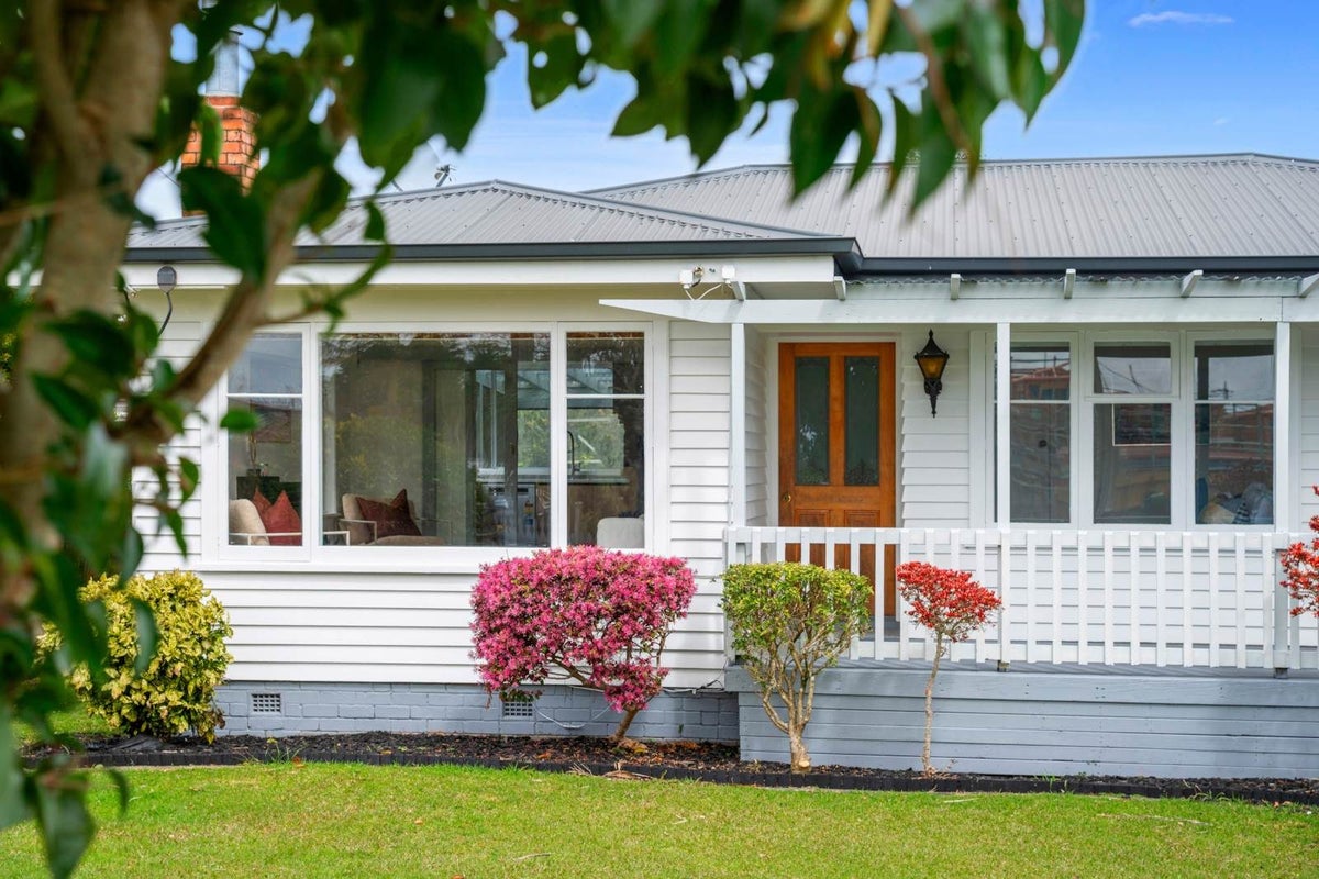 19 Edgerton Road, Te Atatu Peninsula, Waitakere City, Auckland - Carousel 2