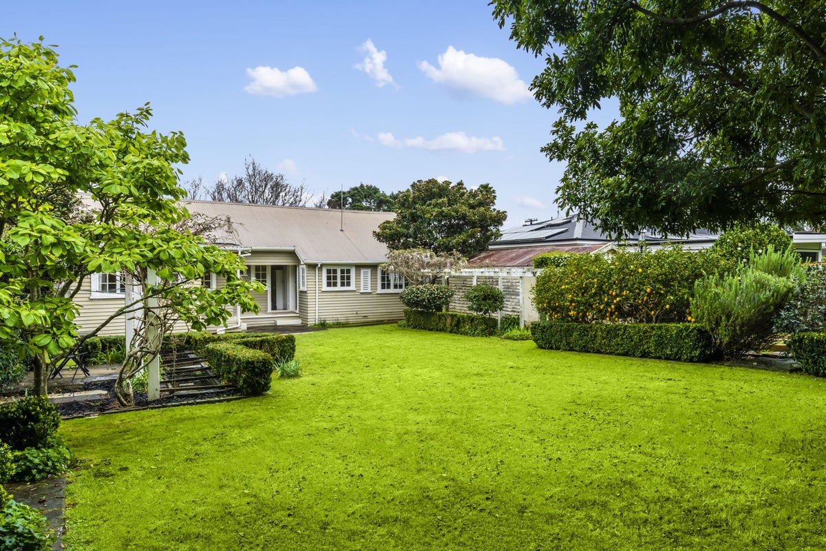 15 Hollywood Avenue, Epsom, Auckland - Carousel 1