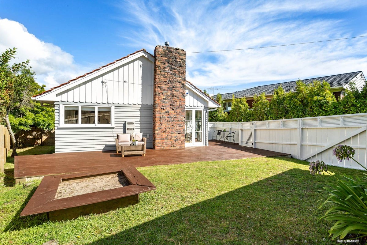 1/472 East Coast Road, Windsor Park, Auckland - Carousel 1