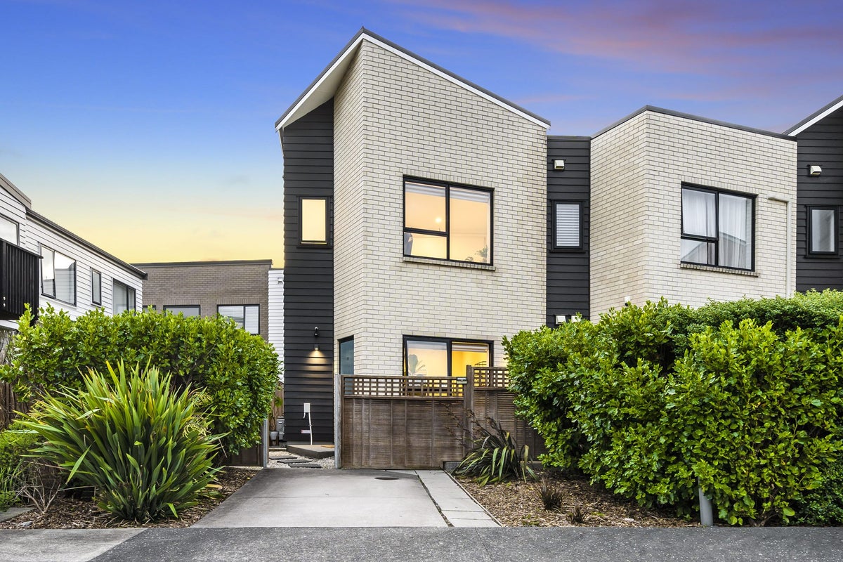 17 Mapou Road, Hobsonville, Auckland - Carousel 1