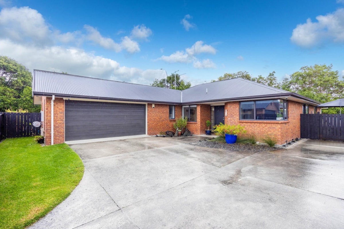 42 Nielsen Gardens, Rototuna, Hamilton - Carousel 1