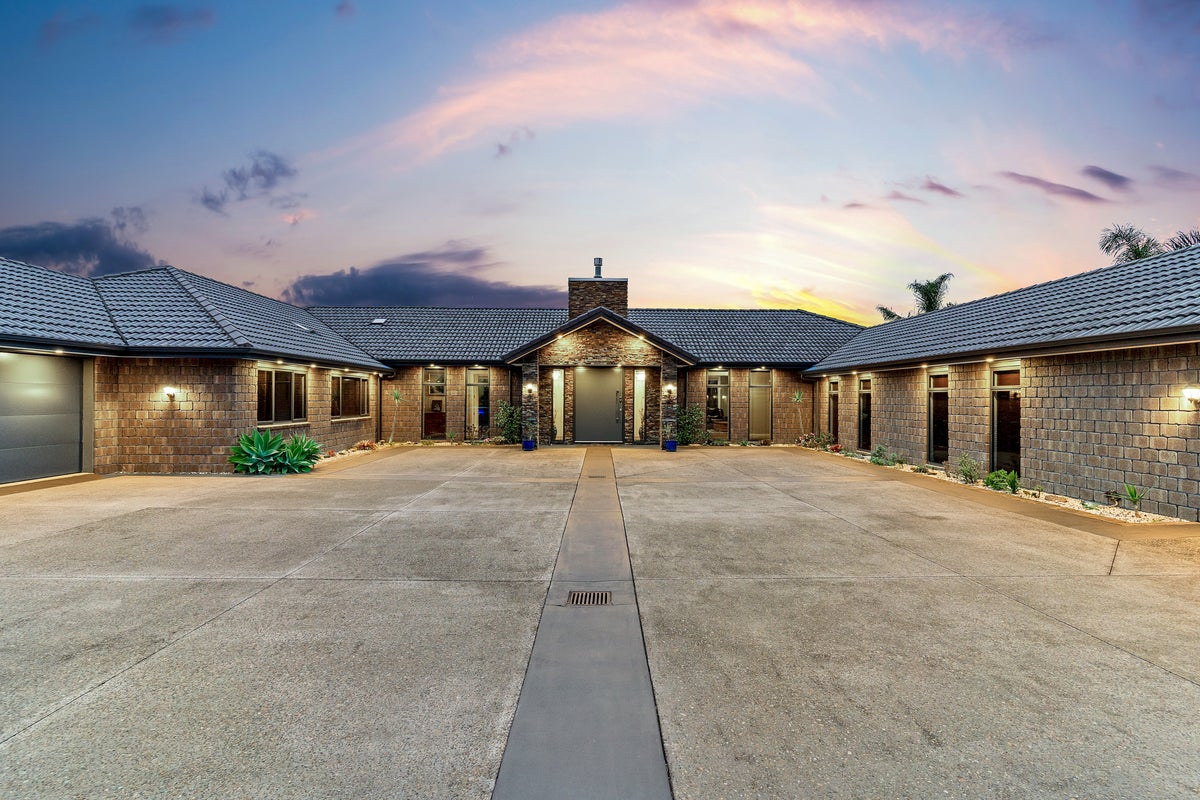 21 Imperial Place, Flat Bush, Auckland - Carousel 2
