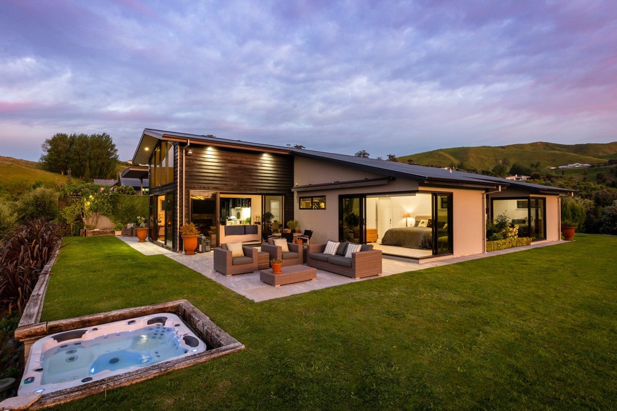 114 Blackbarn Road, HAVELOCK NORTH, Havelock North - Carousel 2