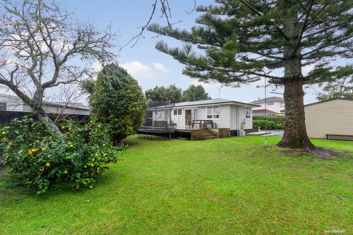 41 Rewarewa Road, Te Atatu Peninsula, Auckland - Carousel 1