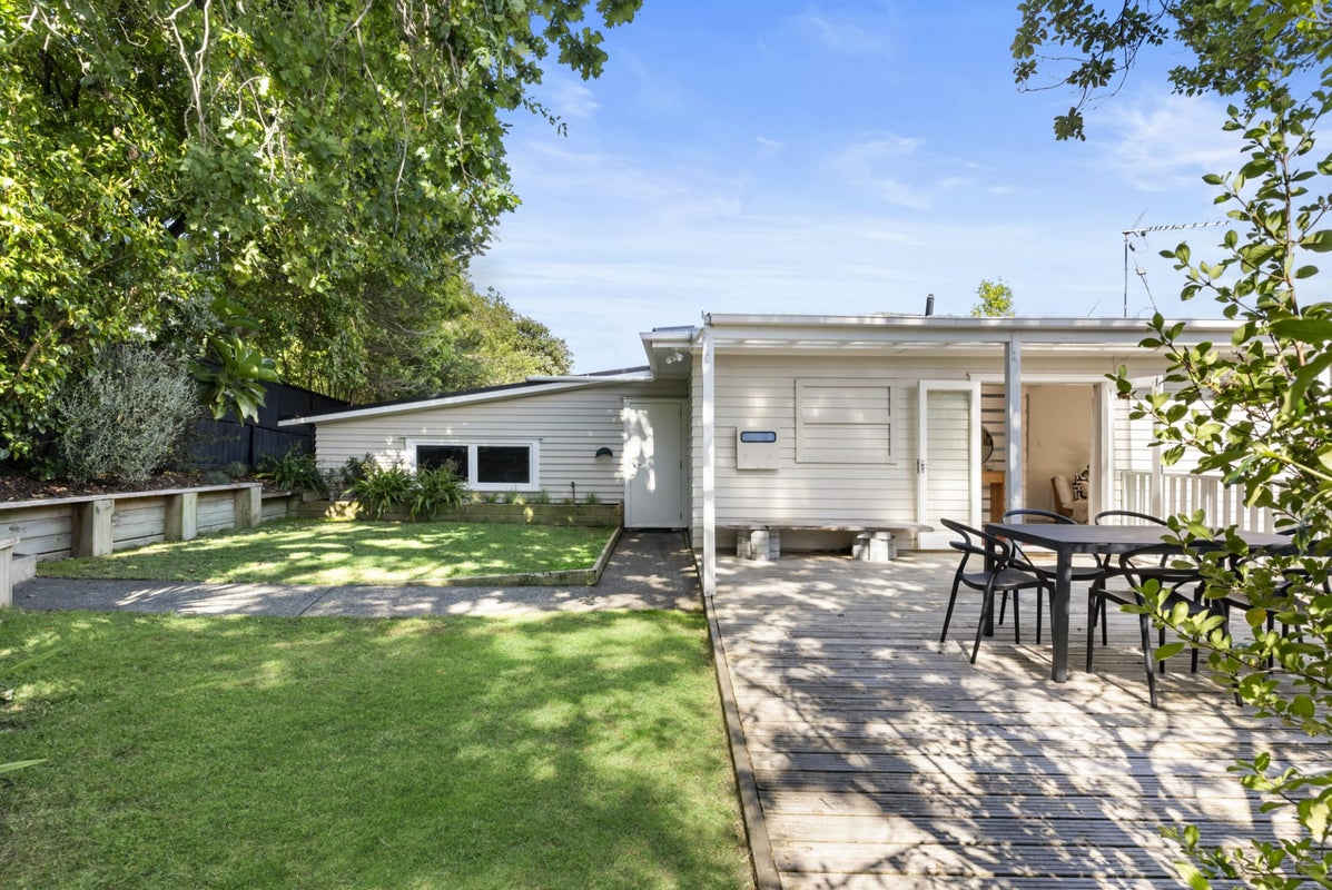8 Shanaway Rise, Hillcrest, Auckland - Carousel 1