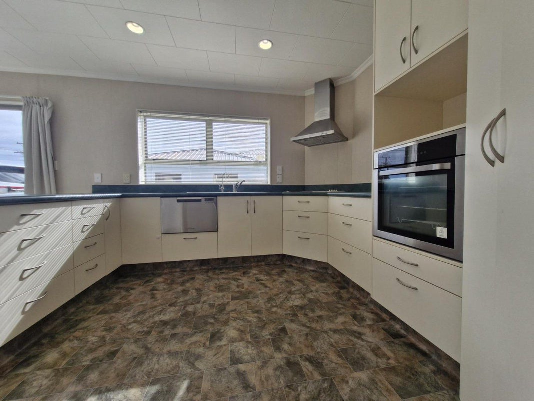 155 Carrington Street, Lower Vogeltown, New Plymouth - Carousel 2