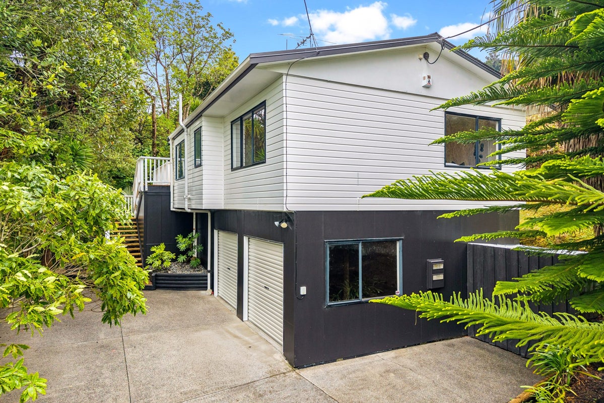 197 Woodlands Park Road, Titirangi, Auckland - Carousel 1