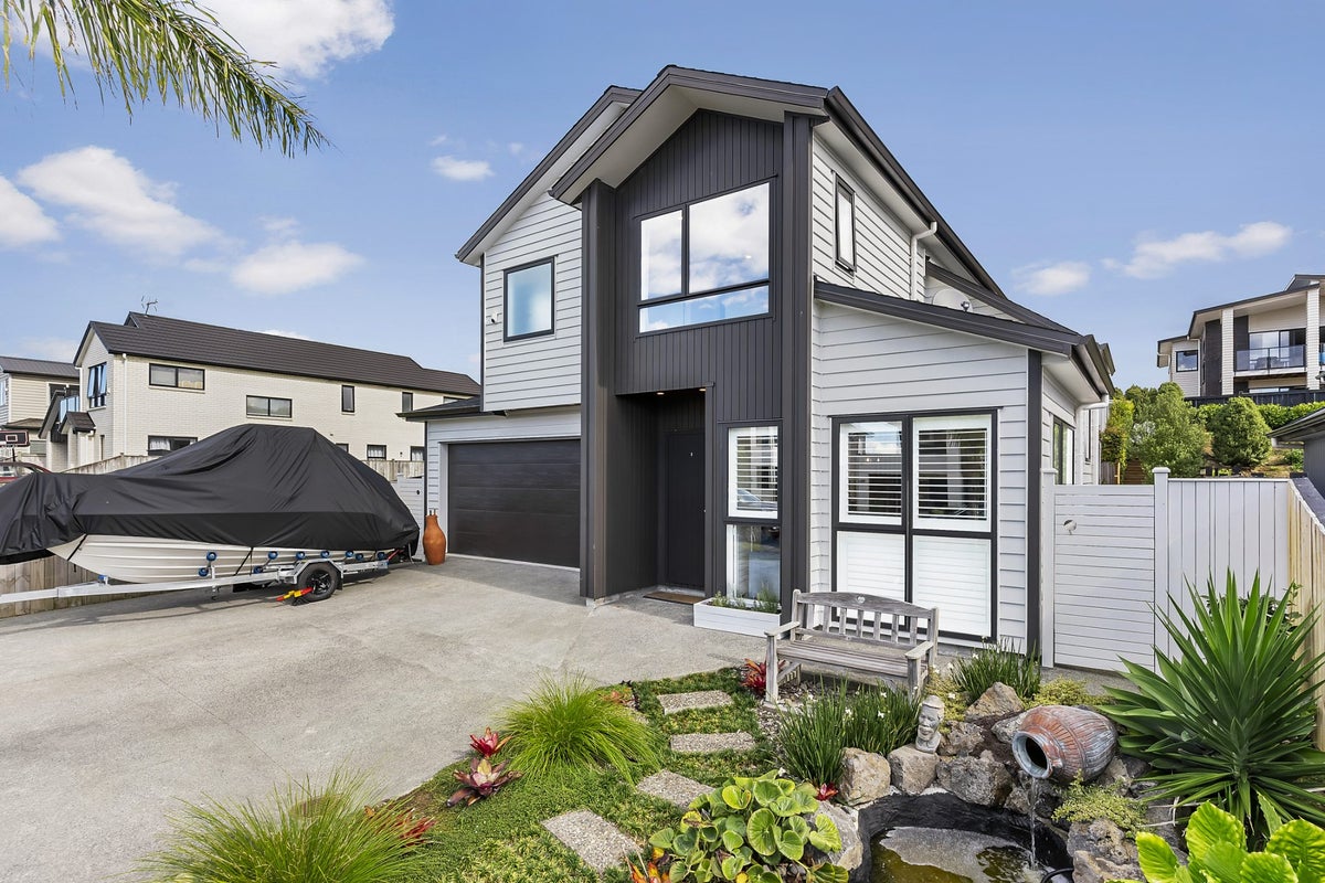 27 Thistle Close, Beachlands, Auckland - Carousel 1