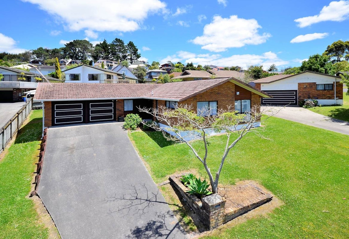 10 Ronald Macken Place, Windsor Park, Auckland - Carousel 1
