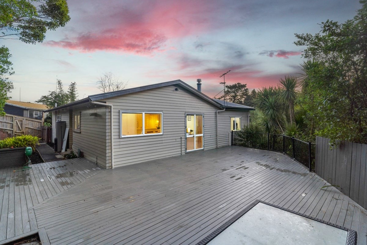 25 Coroglen Avenue, Birkenhead, Auckland - Carousel 2