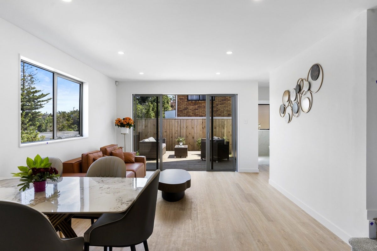 32D Gulf View Road, Murrays Bay, Auckland - Carousel 2