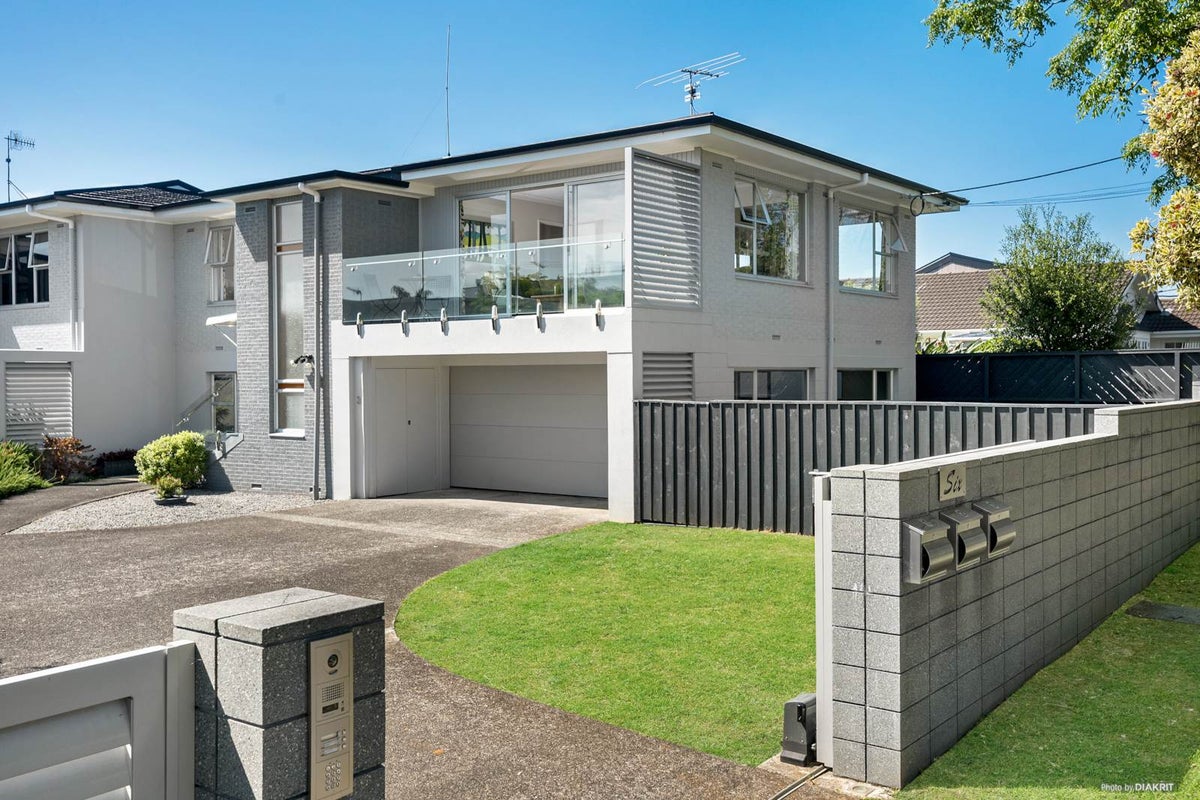 3/6 Pierce Road, Milford, Auckland - Carousel 2