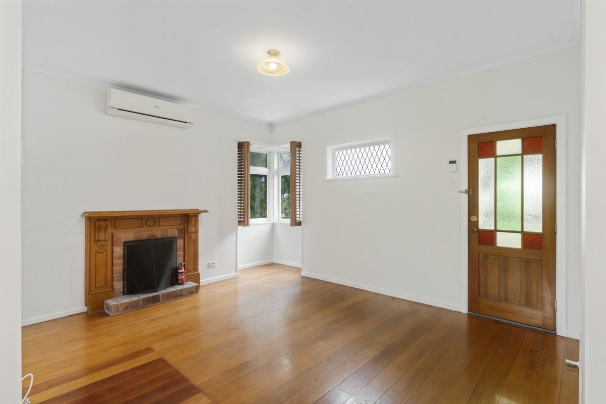 42 Smale Street, Point Chevalier, Auckland - Carousel 2