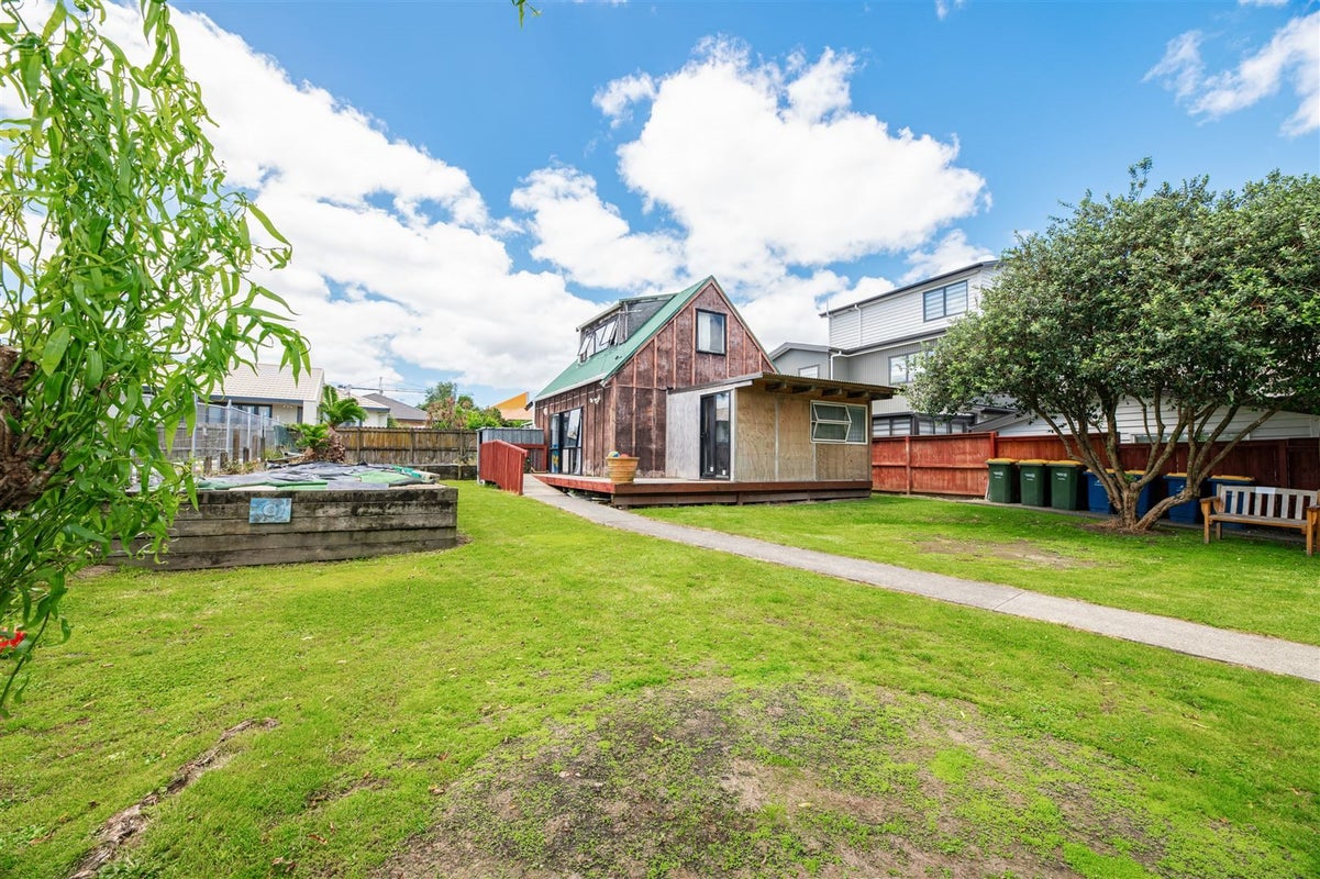 39 Kingdale Road, Henderson, Auckland - Carousel 31
