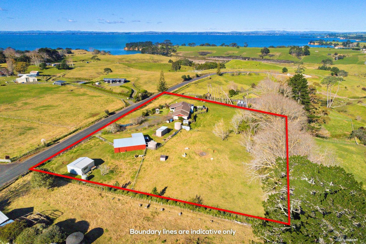 10 Andrew Pye Road, MANUKAU HEADS, WAIUKU - Carousel 1