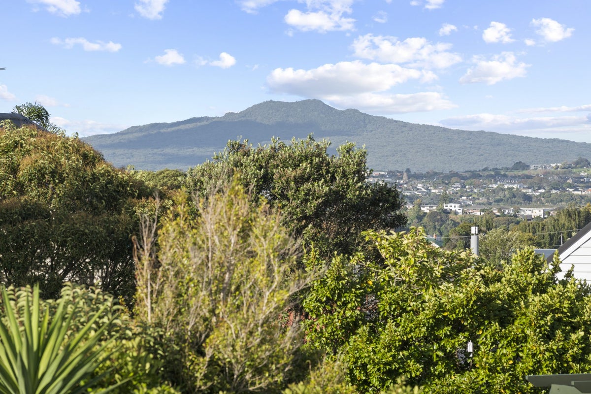 10A/268 Onewa Road, Birkenhead, Auckland - Carousel 16