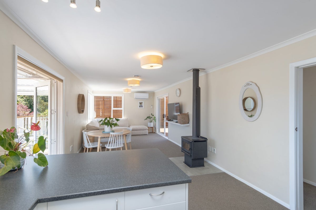 82 Thomas Street, Stokes Valley, Lower Hutt - Carousel 2