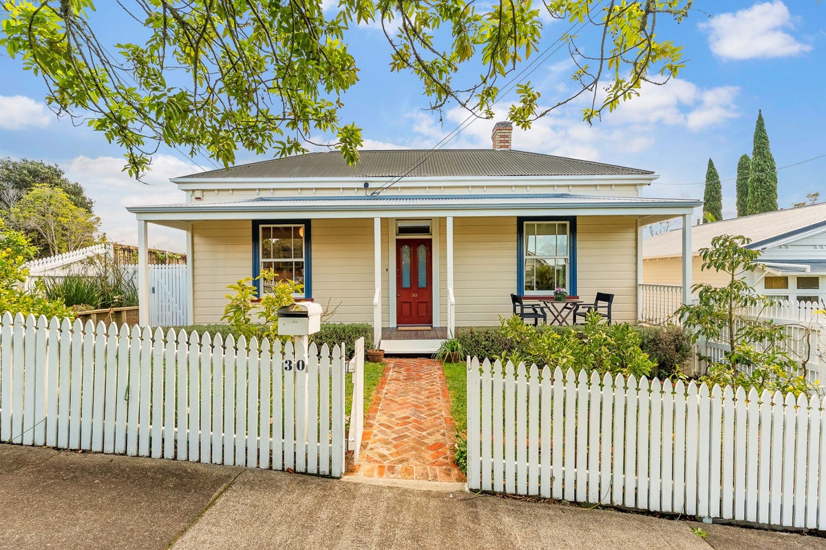 30 Kingsland Avenue, Kingsland, Auckland - Carousel 1