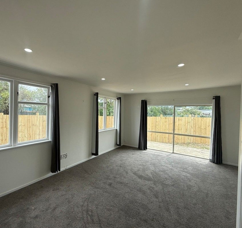 8 Benbow Place, Awapuni, Palmerston North - Carousel 1