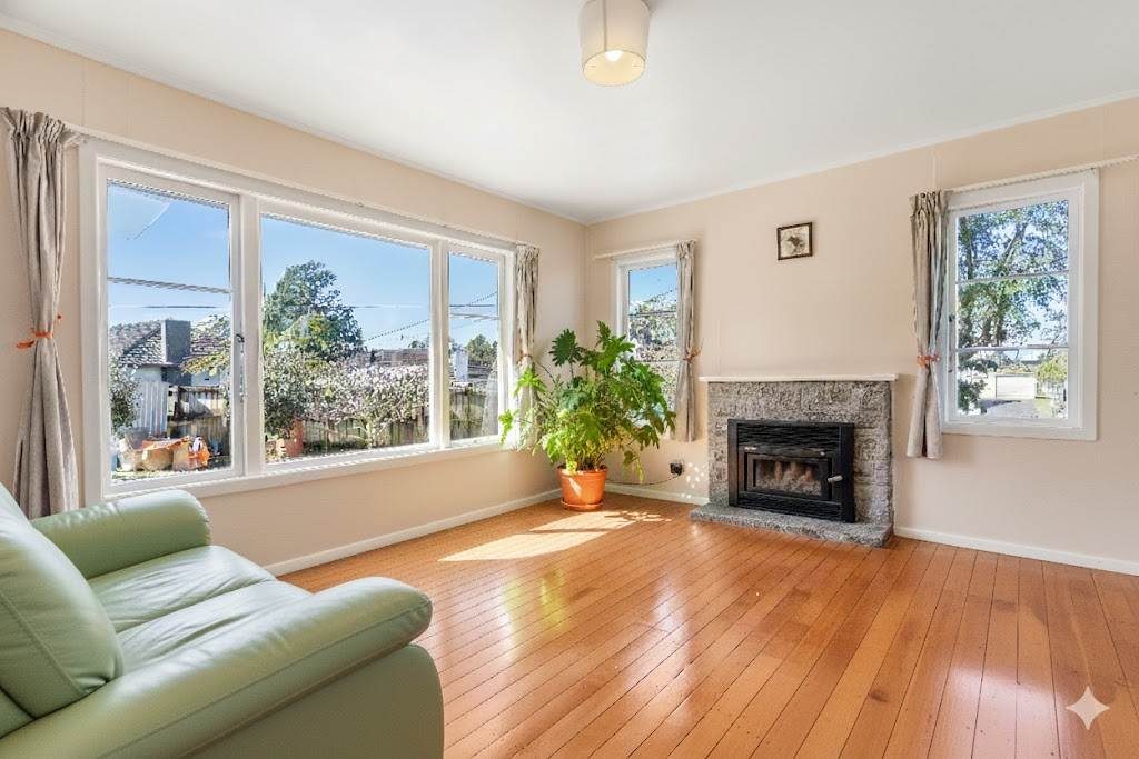 8 Devon Street, Te Atatu South, Auckland - Carousel 2