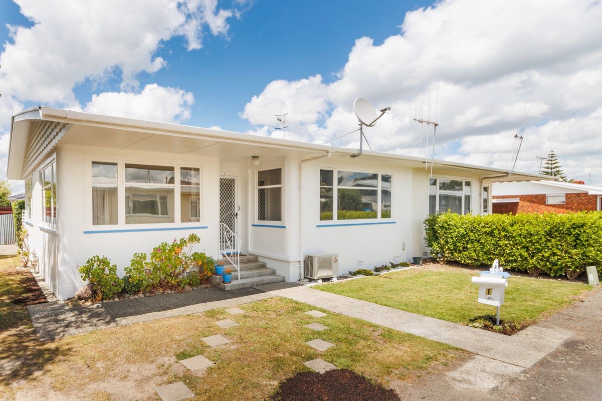 1 Kiwi Court, Roslyn, Palmerston North - Carousel 2