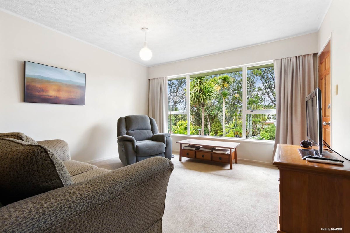 1/70 Kaurilands Road, Titirangi, Auckland - Carousel 2