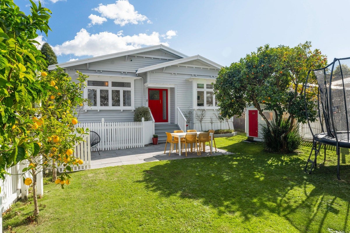 8 Epworth Avenue, Royal Oak, Auckland - Carousel 1