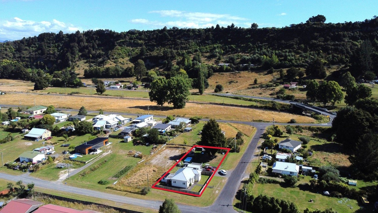 6 Reremai Street, Manunui, Taumarunui - Carousel 1