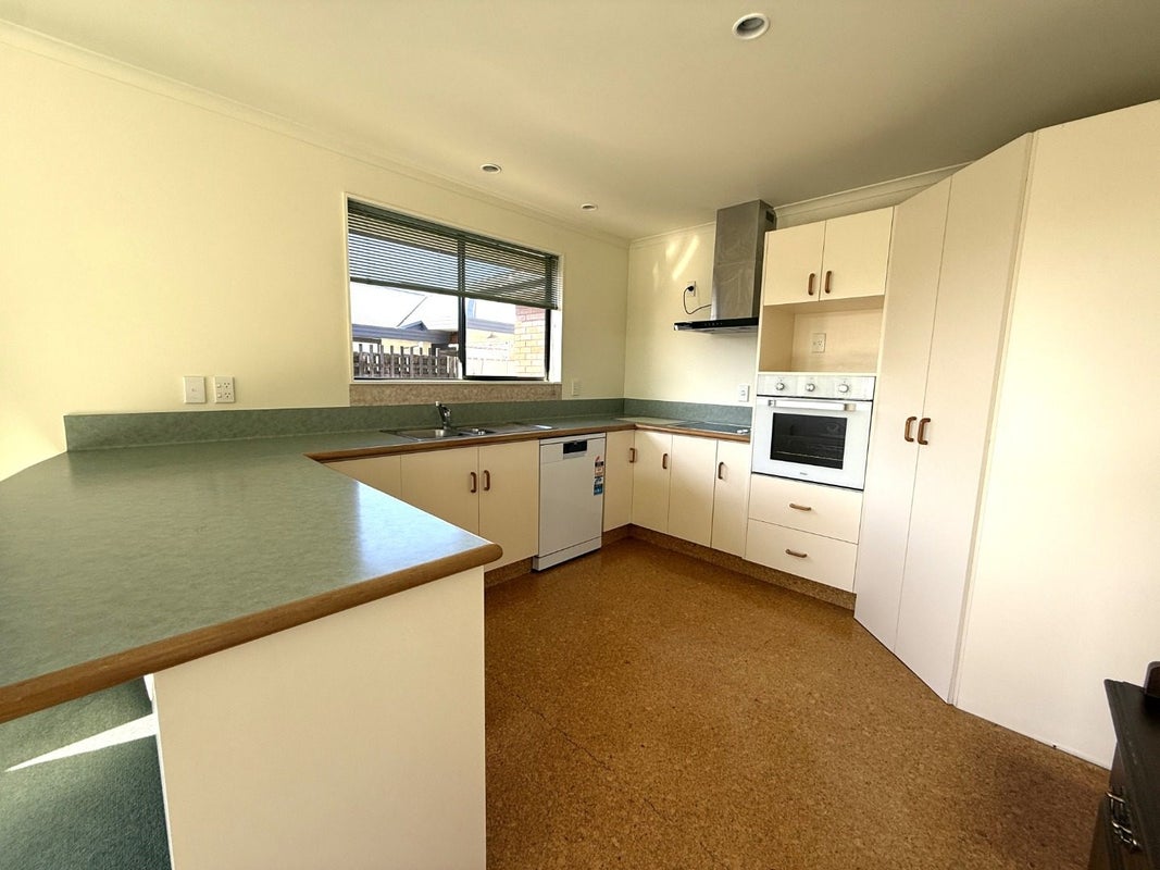 1 Robalan Place, Redwoodtown, Blenheim - Carousel 2