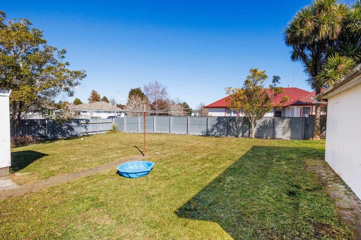 27 Crewe Crescent, Hokowhitu, Palmerston North - Carousel 13