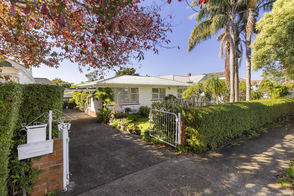 33 Tawera Road, Greenlane, Auckland - Carousel 1